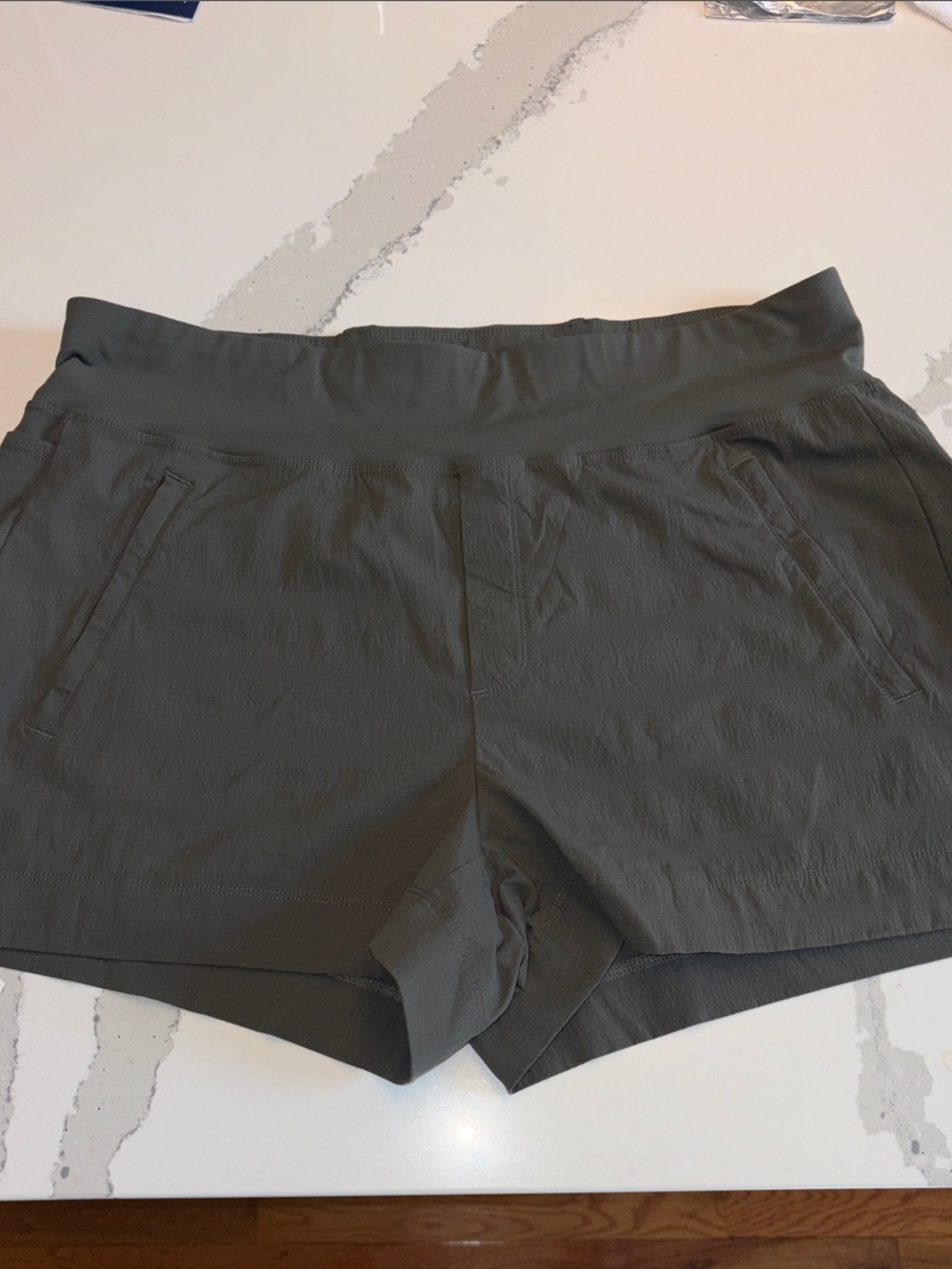 Athleta Olive Green Women's Trekkie Shorts Size 14 - Picture 6 of 9